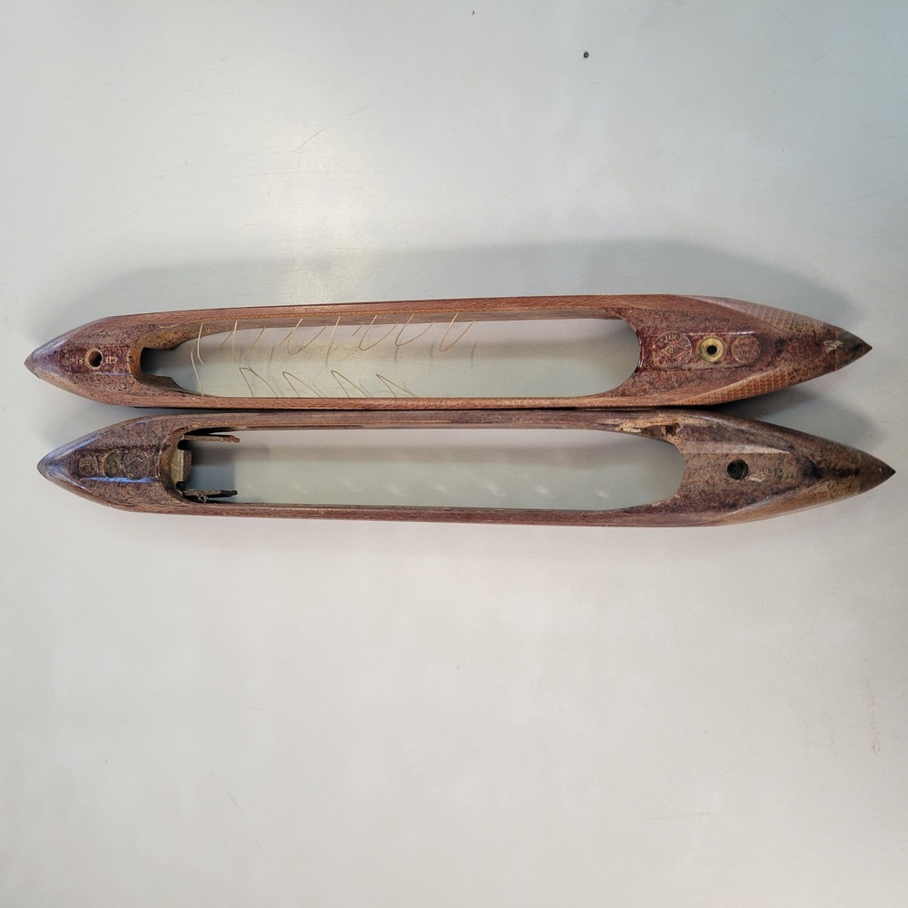 Vintage Wooden Textile Loom Shuttles Set of Two Weaver Tools Draper and Formica - Picture 12 of 12